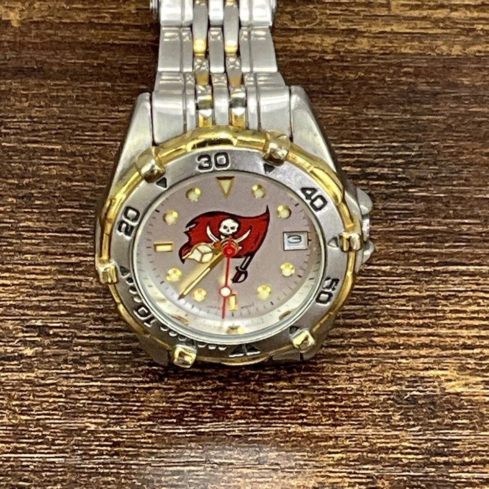 LogoArt Tampa Bay Buccaneers Vintage Women's Watch‎ Stainless Steel New Battery